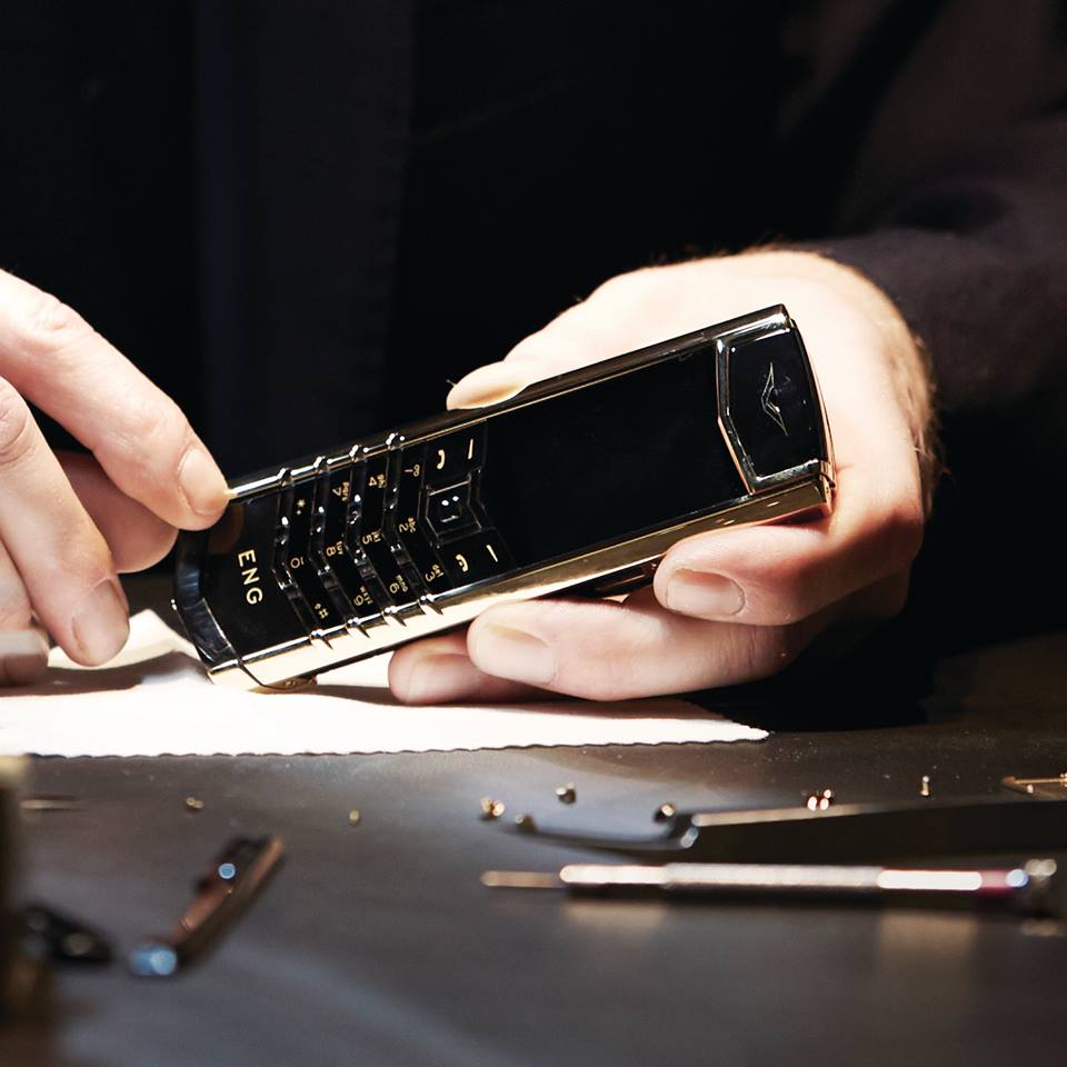 Cách nhận biết về vertu mới và cũ