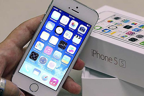 Apple chấp nhận đổi pin lỗi cho iPhone 5S